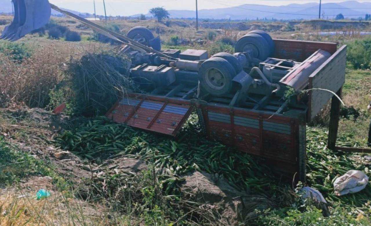 Aydın'da kamyon şarampole devrildi: Mahsun Altıntaş ile Oktay Ceylan hayatını kaybetti