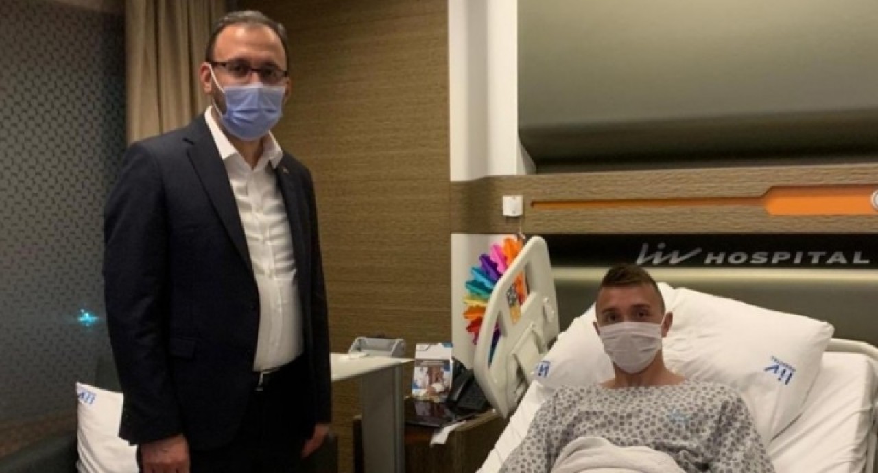 Bakan Kasapoğlu'ndan Muslera'ya ziyaret