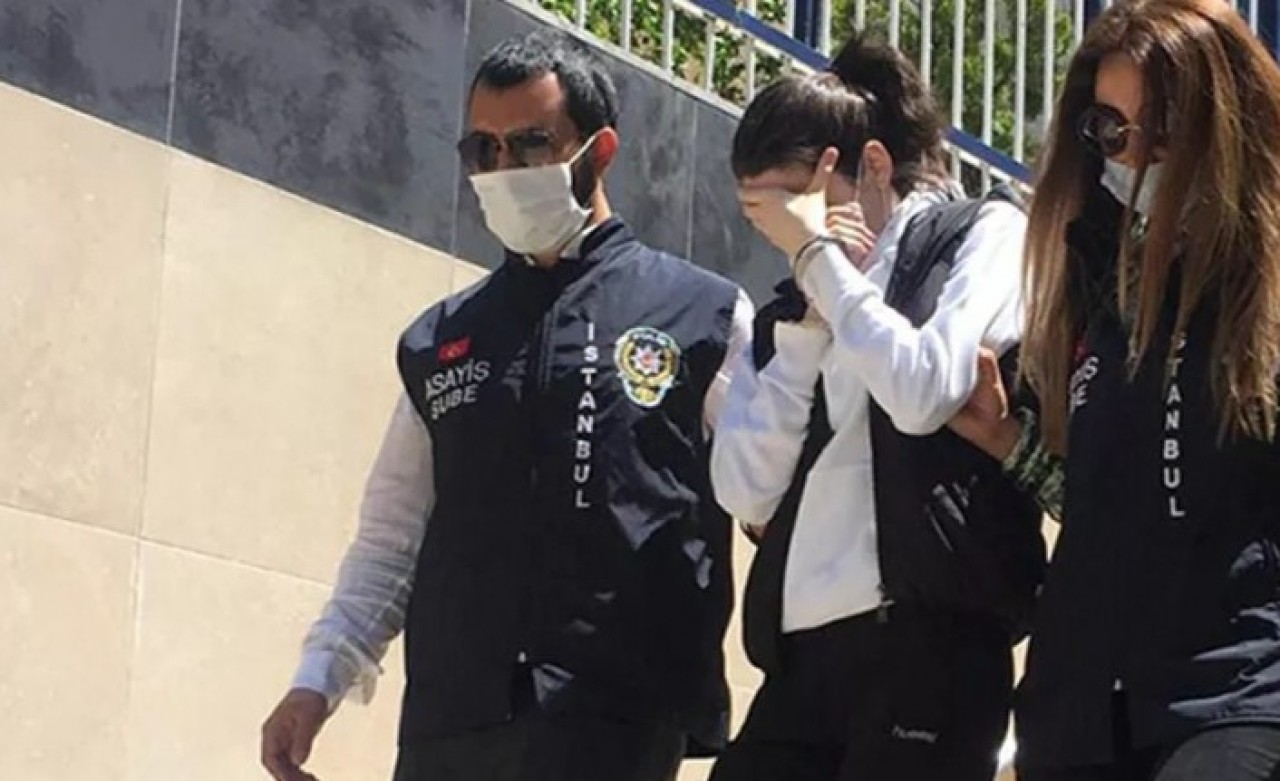 Evinin banyosunda doğum yapan 19 yaşındaki genç bebeği bakın ne yaptı!