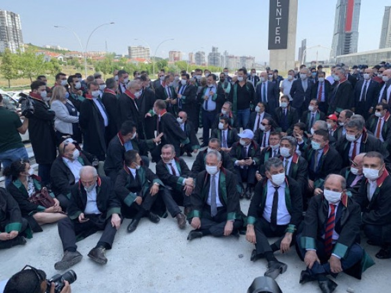 Baro başkanları Ankara girişinde oturuyor!