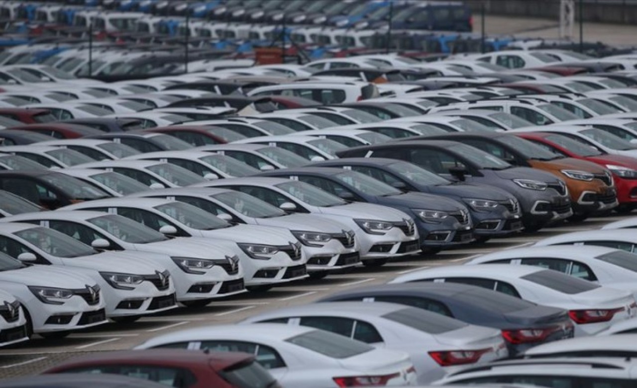 Bayiler satılık araç yok diyor: Berber,  manav dükkanlarında 50 bin lira kar ile satılıyor