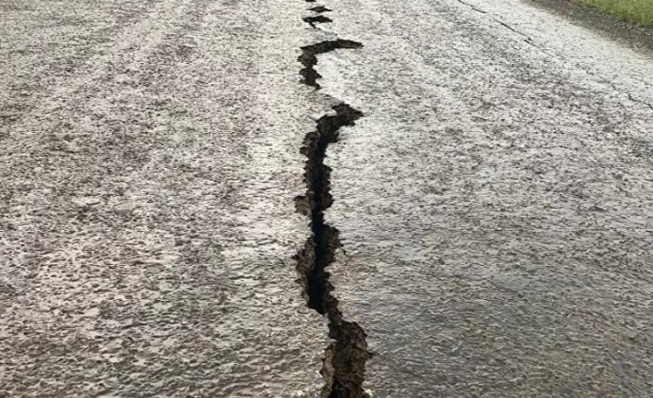 Bingöl'de 5.7 büyüklüğünde deprem: 10 ev çöktü,  4 kişi göçük altından kurtarıldı,  3 güvenlik korucusu yaralandı