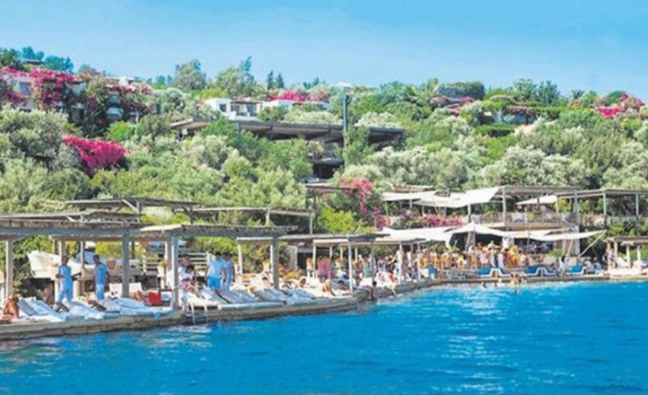 Bodrum ve Çeşme'de akıl almaz fiyatlar: Sadece denize girmek 400 lira!