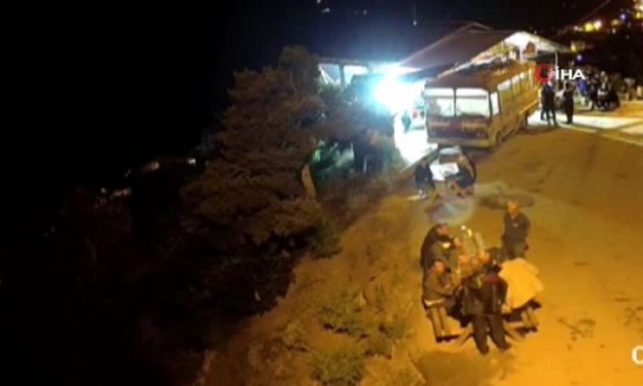 Böyle kaza görülmedi: Piknik masası uçuruma devrildi,  2 yaralı var