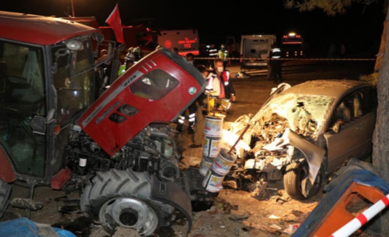Denizli'de korkunç kaza: Hurdaya dönen otomobildeki İmdat Aday ve Şükrü Geçili hayatını kaybetti!