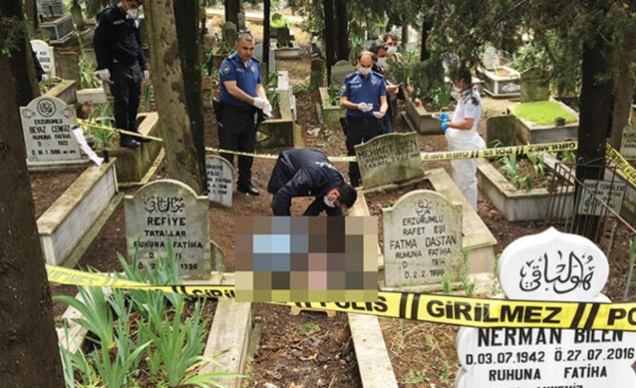 Doktor Mehmet Şen,  babasının mezarı başında ölü bulundu