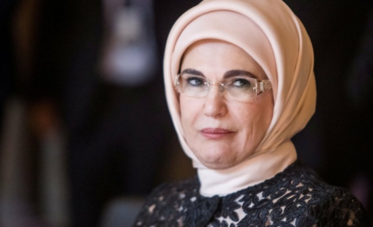 Emine Erdoğan'dan kendisini arayıp yardım isteyen First Lady için jet talimat!