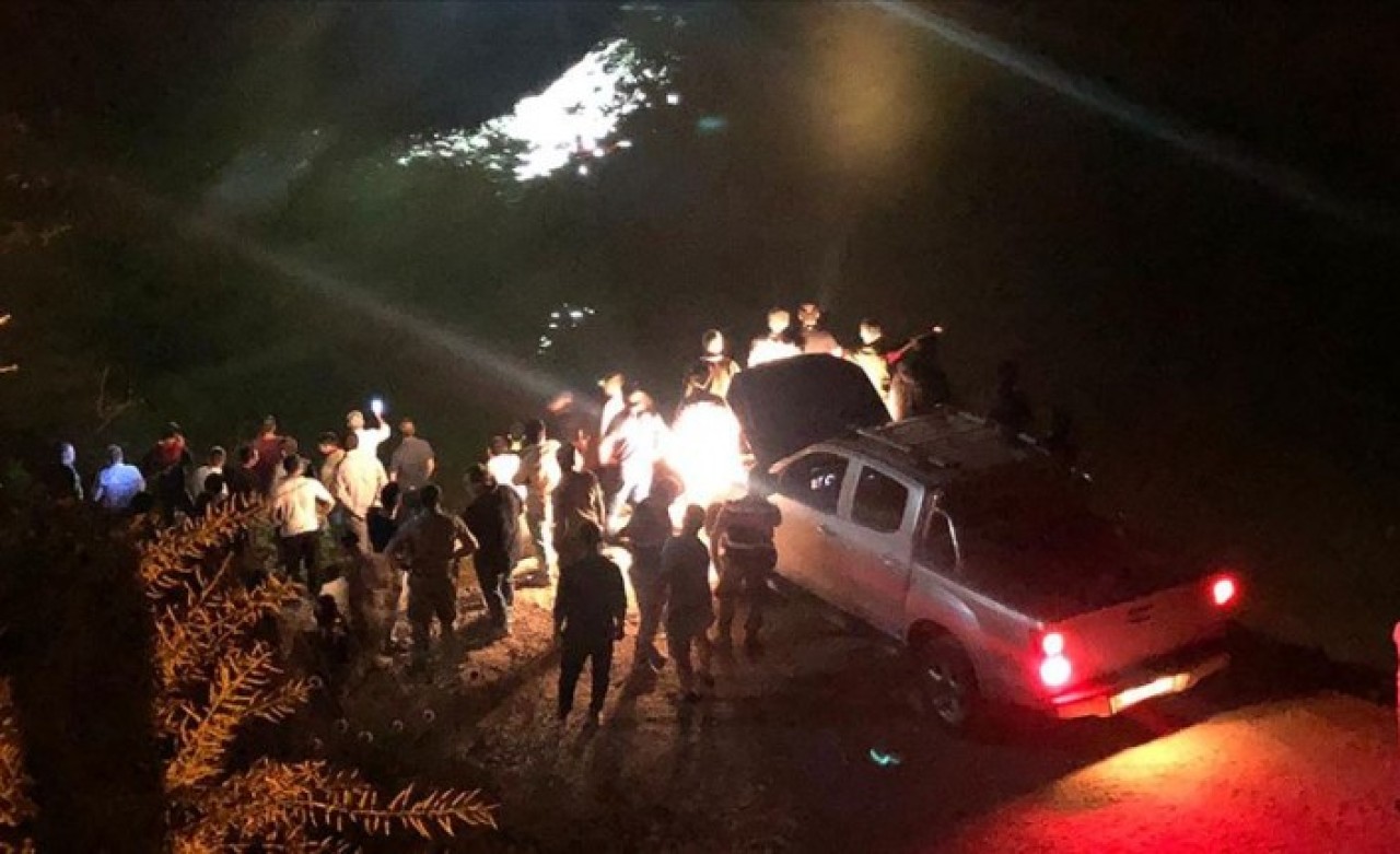 Erzincan'da araç nehre düştü: 4 ölü,  3 yaralı,  1 kayıp