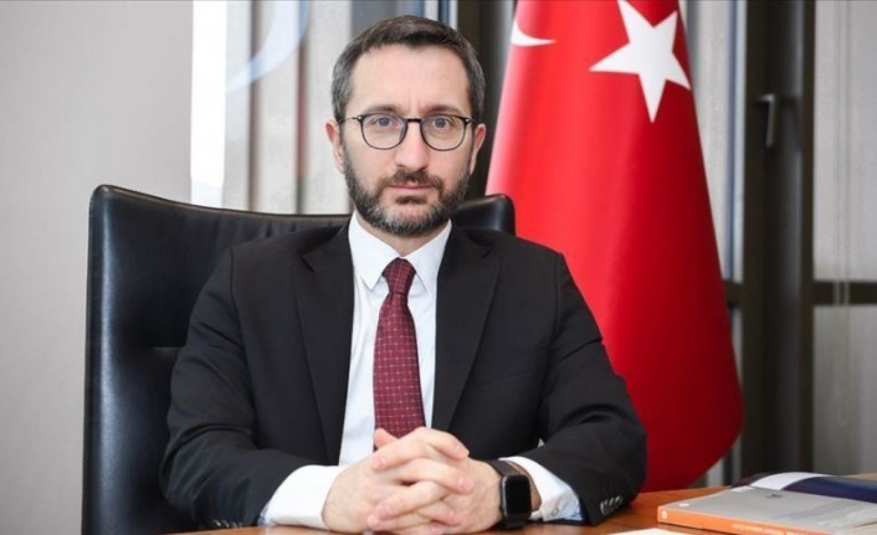 Fahrettin Altun'un evinin fotoğraflarını çektiği ileri sürülen Suat Özçağdaş'ın telefonu inceleniyor