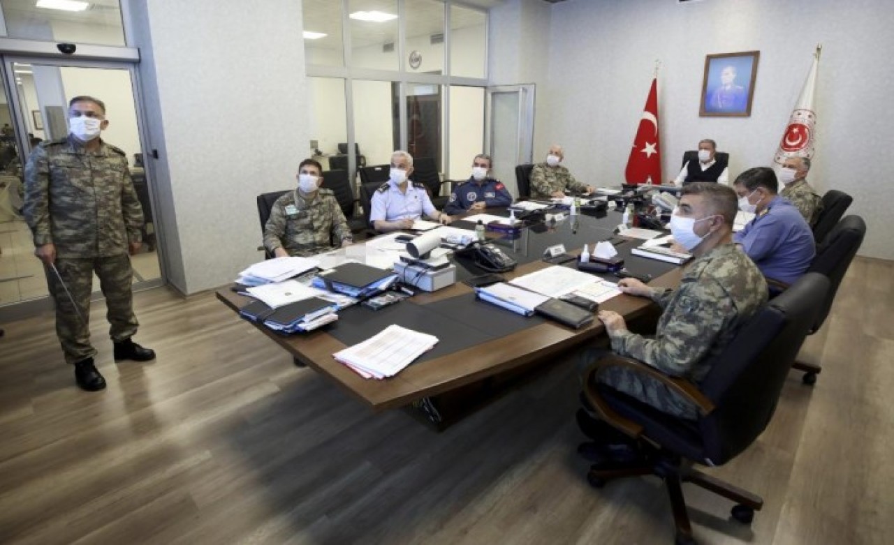 Hulusi Akar'dan flaş açıklamalar: Başlarına yıkıldı!