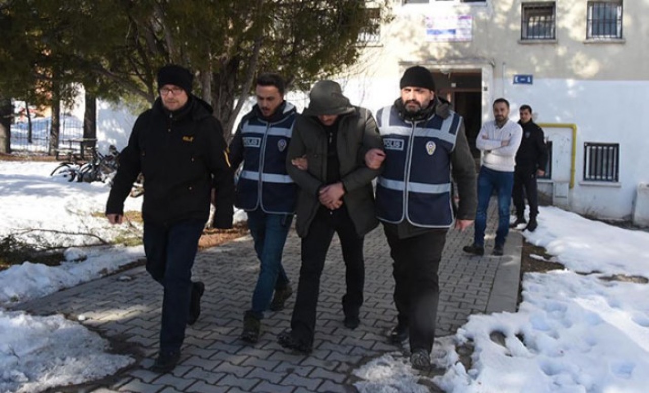 Hülya Avşar'ın da evini soyan binbir surat Zelkif Bay cezaevinde öldü