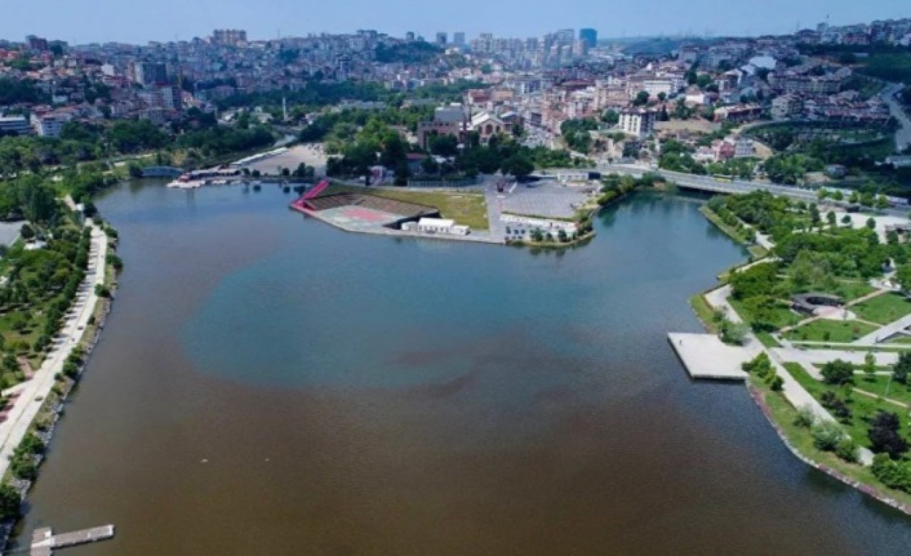 İBB,  Haliç'teki kirliliğe yanıt verdi: 'Algı değil Alg'
