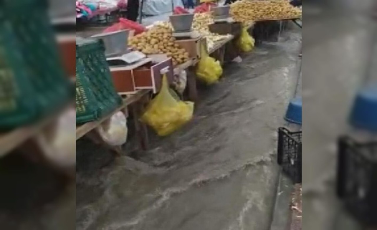 İstanbul'da sel: Arnavutköy'ü su bastı!