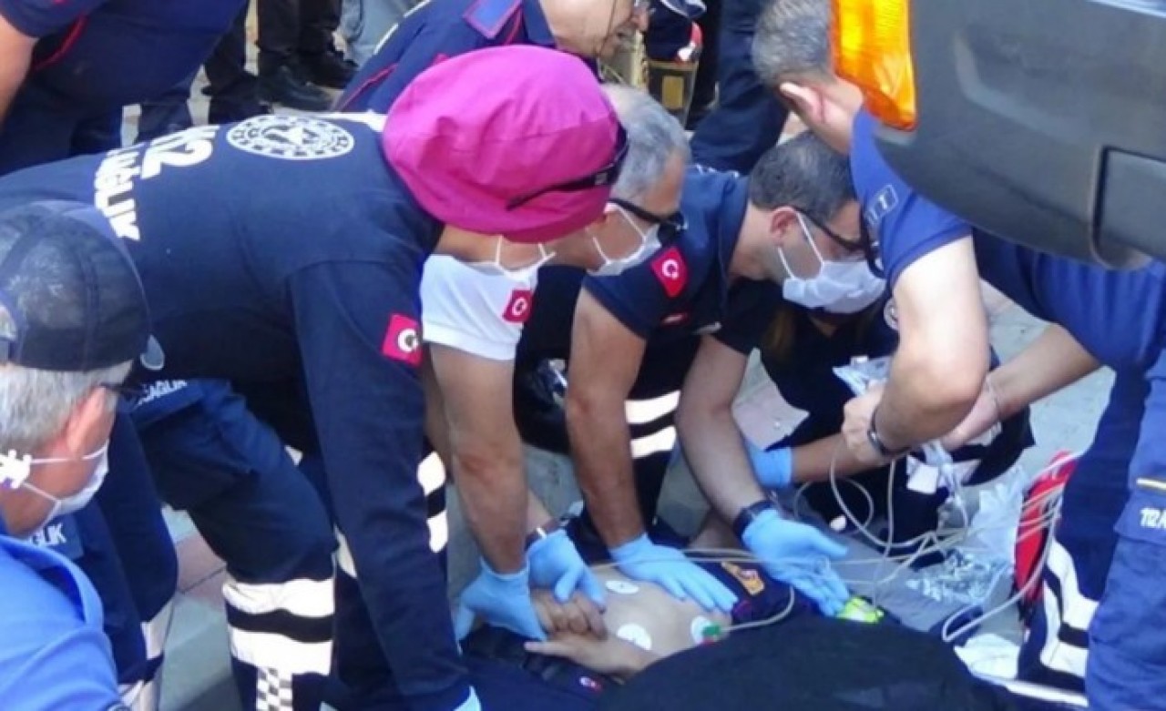 İtfaiye eri Uğur Çetin kalp masajı ile hayata döndürüldü