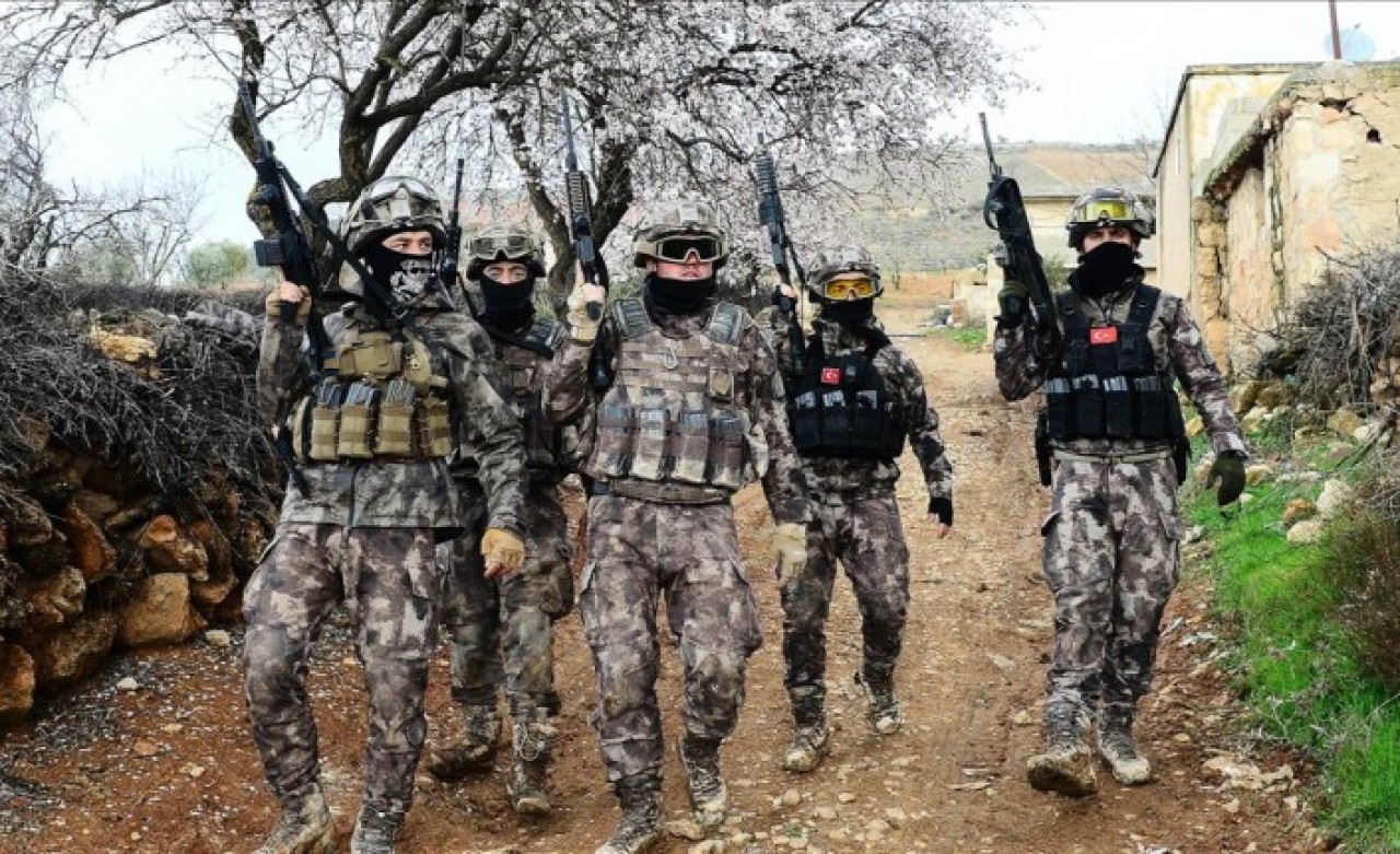 Jandarma Özel Harekat ve komandolardan operasyon: 2 terörist öldürüldü