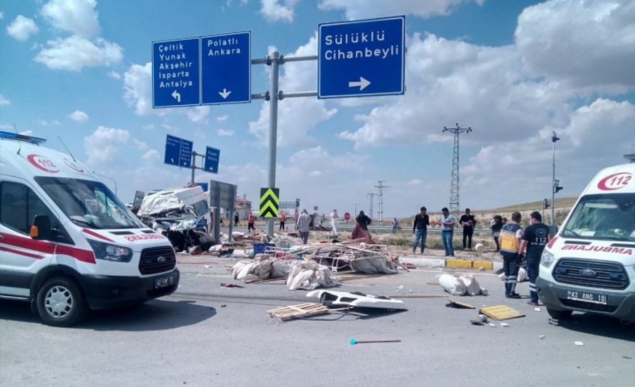 Konya'da peş peşe feci kazalar: Çok sayıda ölü ve yaralı