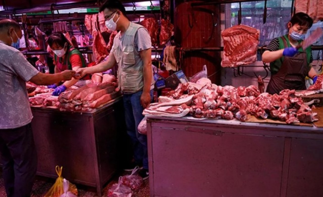 Koronavirüsün başladığı Çin'deki hayvan pazarından korkutan görüntüler!