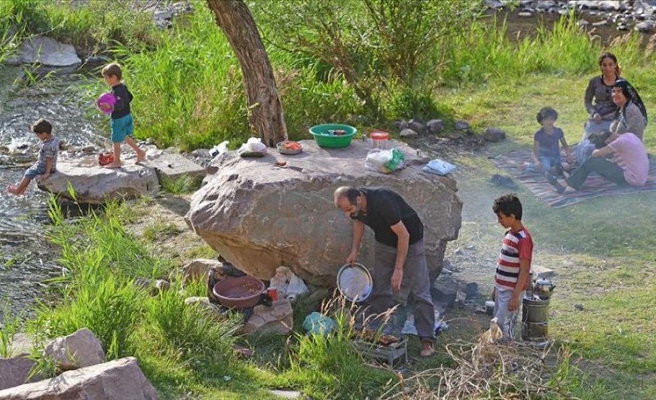 Piknikçilere önemli uyarı: Sakın çimlere uzanmayın!