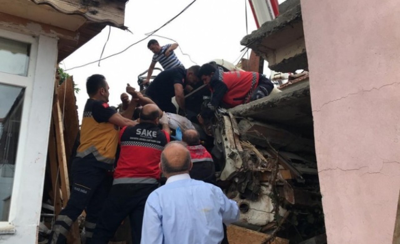 Ruhinaz Mutlu evinde otururken kamyonun altında kalarak öldü