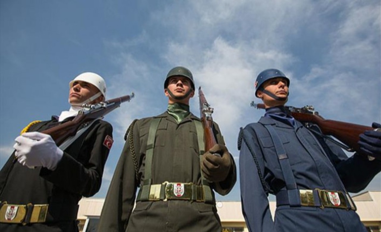 Şanssız Mehmetçik böyle olur: Önce silahı çalındı sonra darbedildi