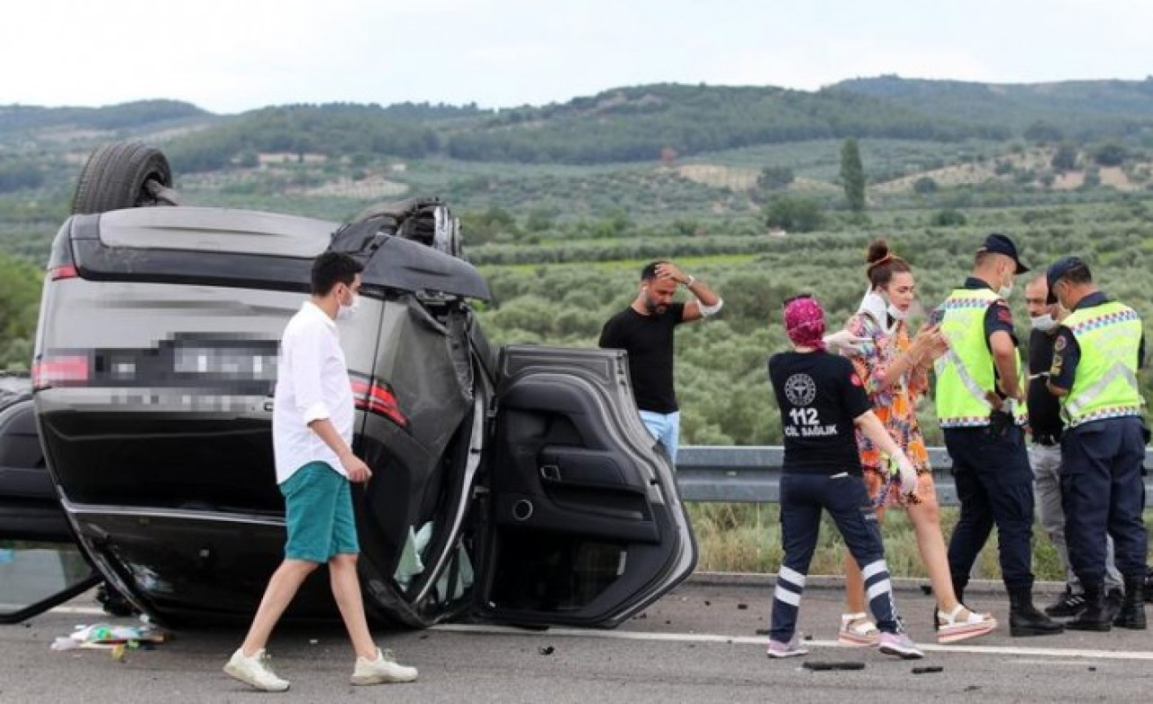 Şarkıcı Alişan kaza geçirdi: Cipi takla attı
