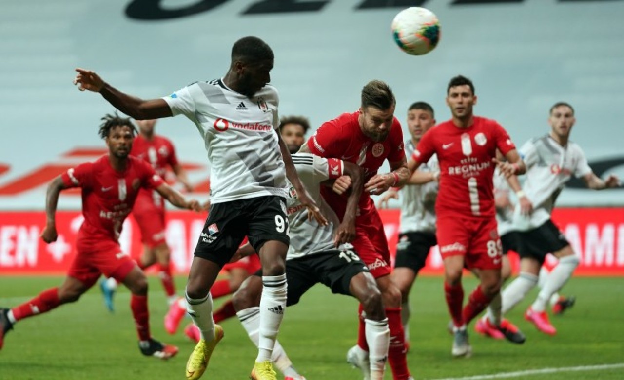 Sergen Yalçın sürpriz yaptı,  Beşiktaş Antalyaspor'a yenildi!