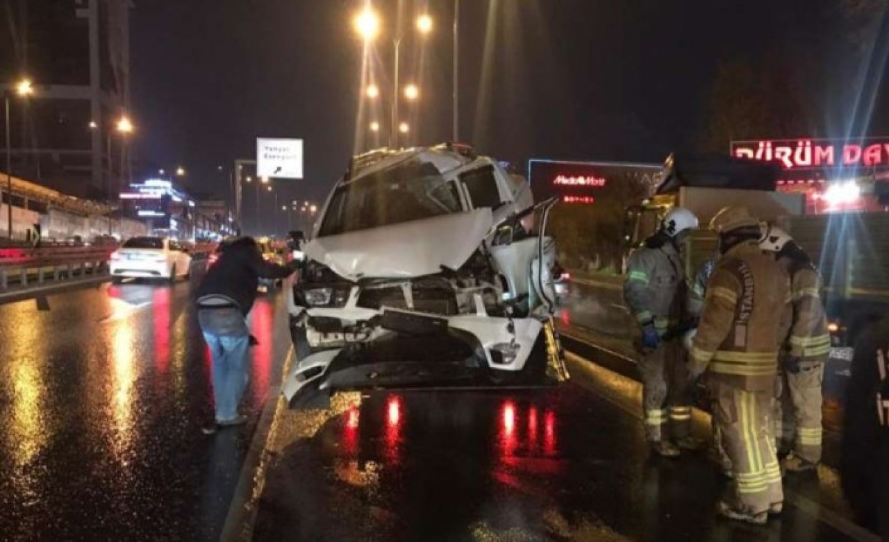 Sivas'ta zincirleme trafik kazası: Serdal Ateşoğlu hayatını kaybetti