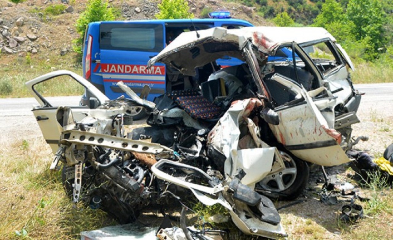 Tatil yolunda facia: Aynı aileden 6 kişi öldü