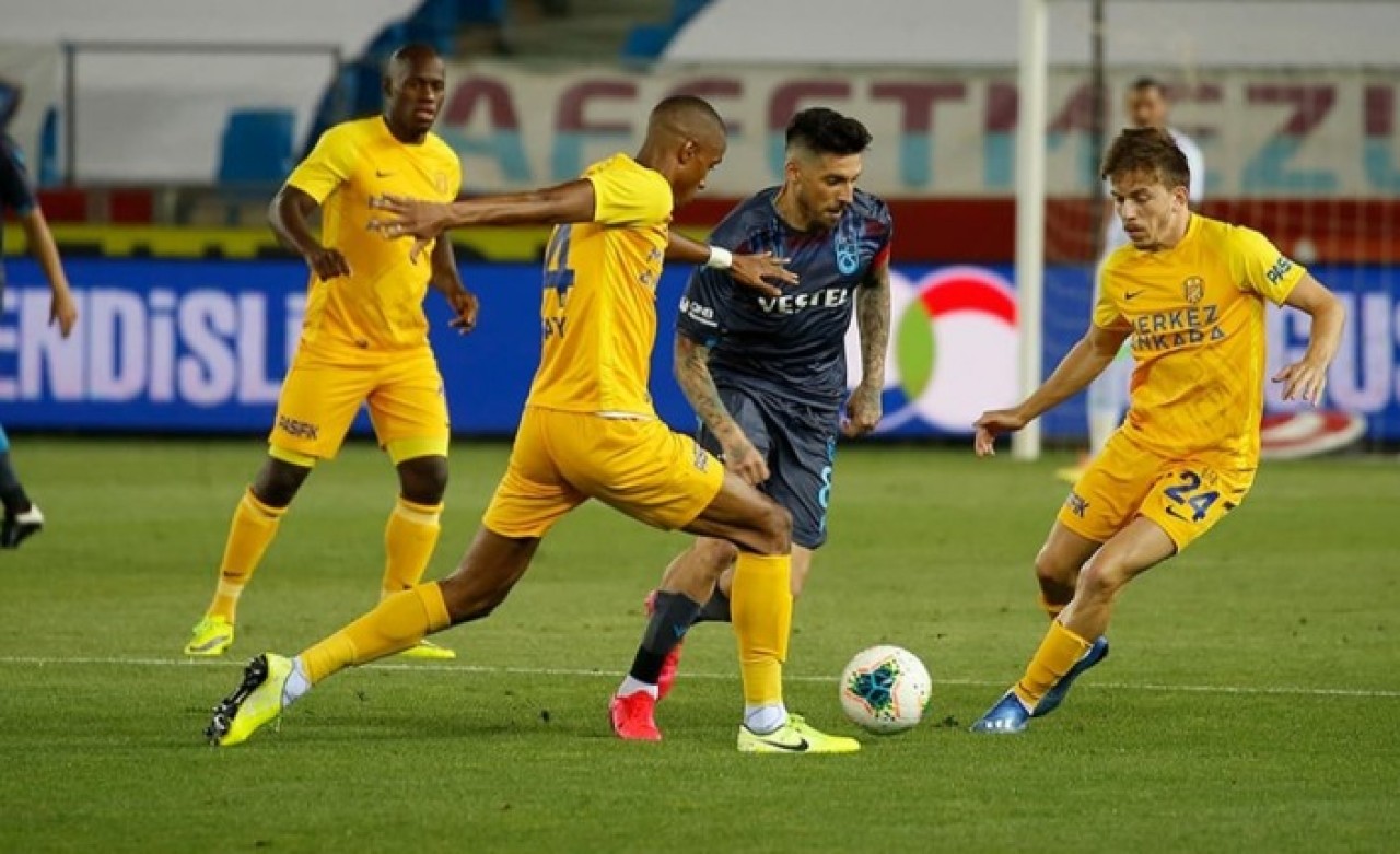 Trabzonspor'a ağır darbe: Ankaragücü puanı kaptı