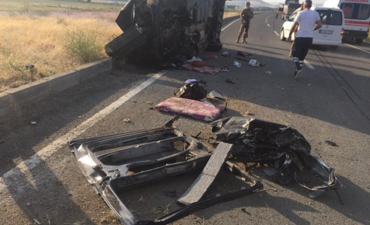 Ağrı'da feci kaza: Efkan Yıldız,  Efecan Yıldız,  Şafi Dilmaç öldü!