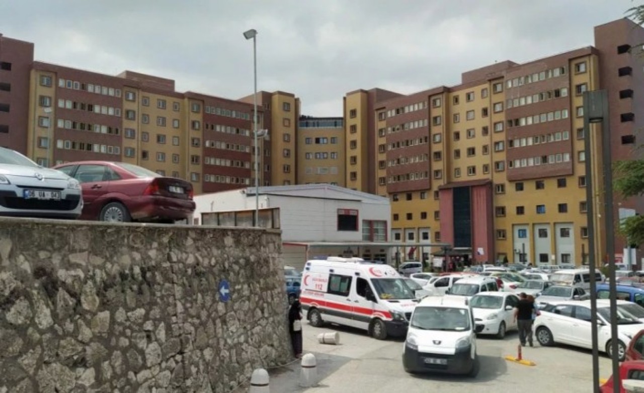 AK Partili Belediye Başkanı Eşref Ünsal'ı taşıyan araç şarampole uçtu