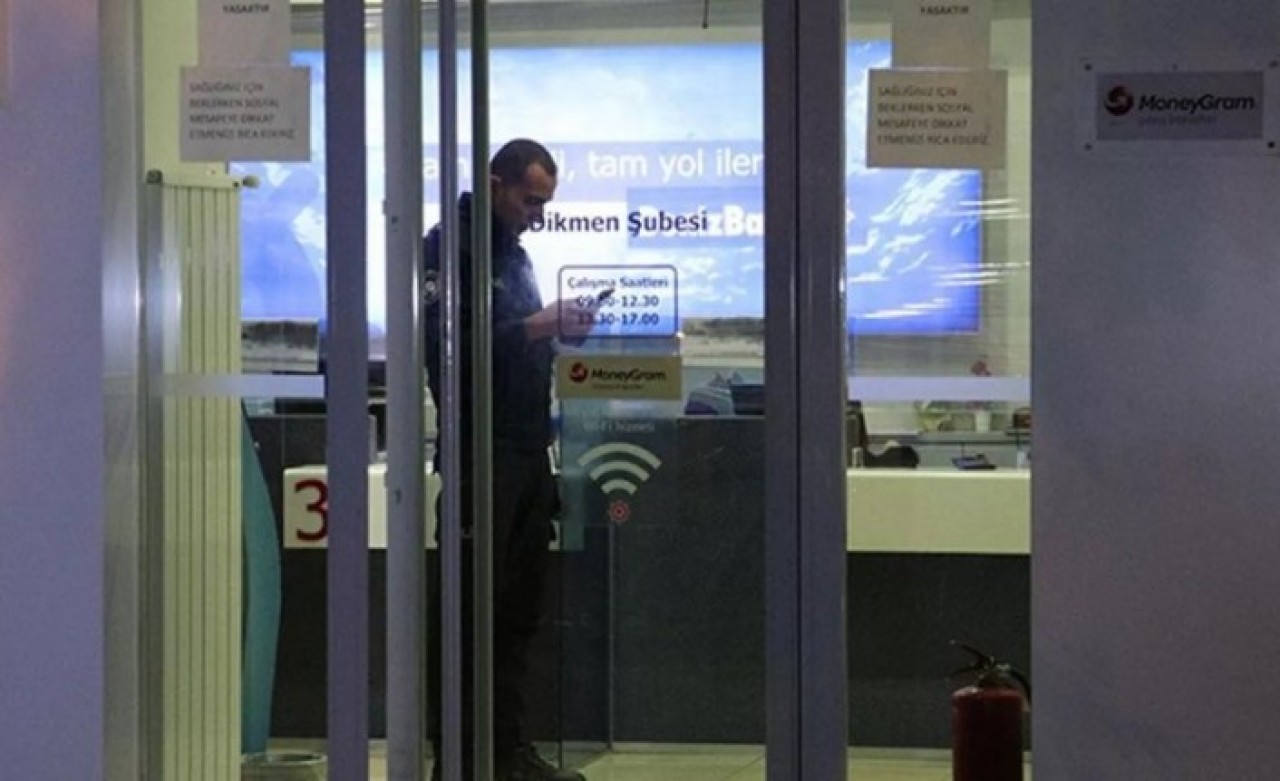 Ankara'da film gibi olay: 1 dakikada banka soydular!