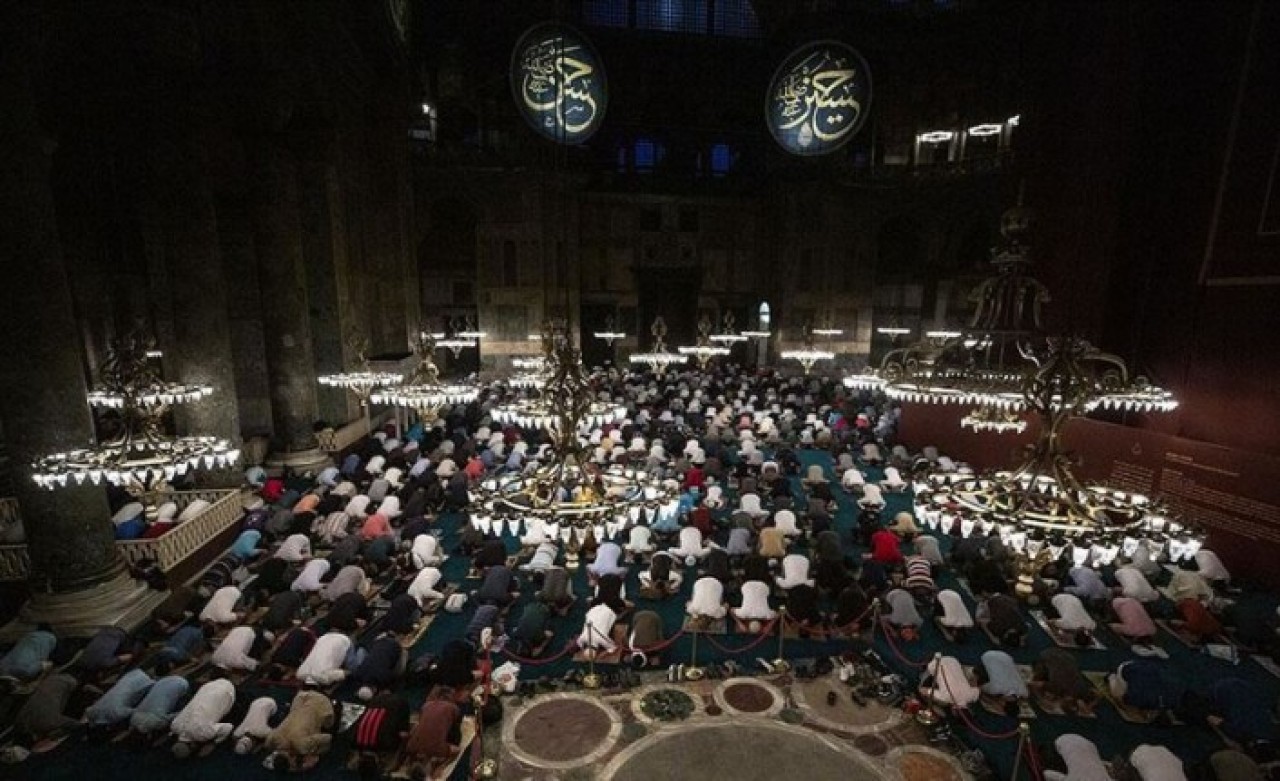 Ayasofya Camii'nde ilk sabah namazı kılındı