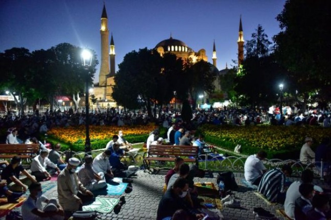 Ayasofya'da ilk bayram namazı kılındı