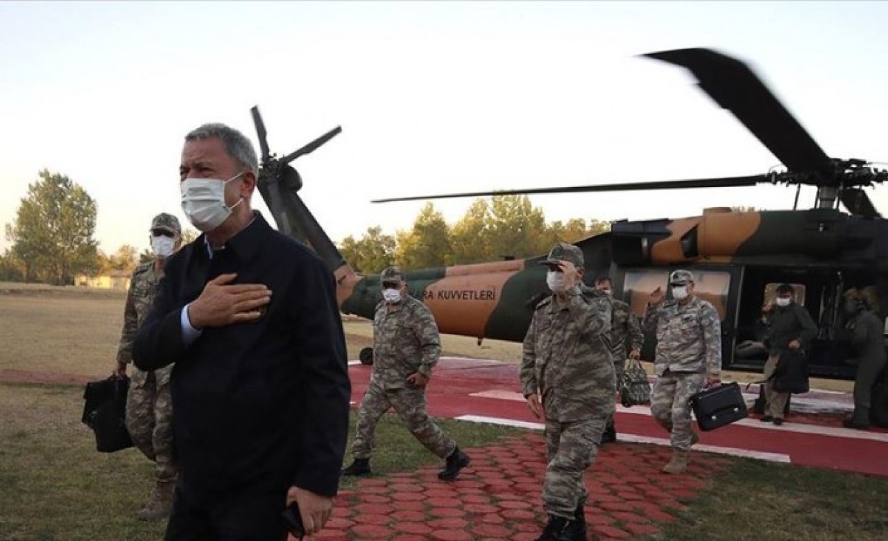 Bakan Akar ve TSK komuta kademesi sınır hattında