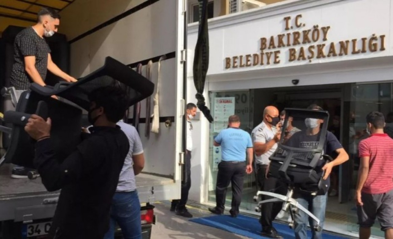 Bakırköy Belediyesi'nde bazı eşyalar haczedildi