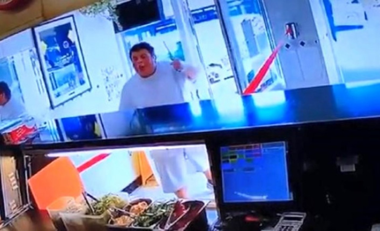 'Bana bedava cips verin' diye bağıran gence hapis şoku!