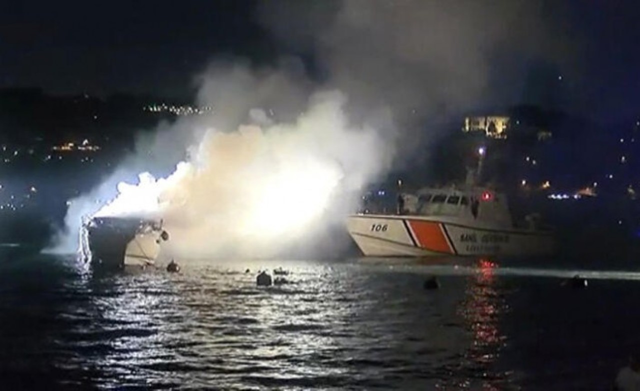 Bebek açıklarında bir tekne yandı ve battı