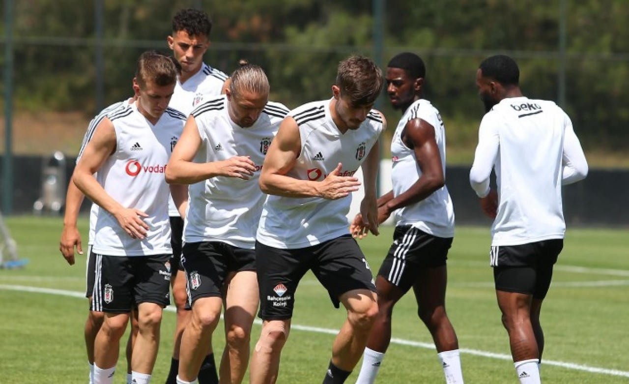 Beşiktaş'ta beklenmedik ayrılık: Tecrübeli futbolcu sözleşmesini feshetti!