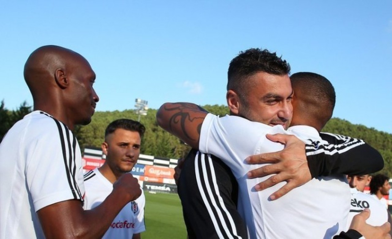 Beşiktaş'ta ayrılık: Arkadaşlarına veda etti
