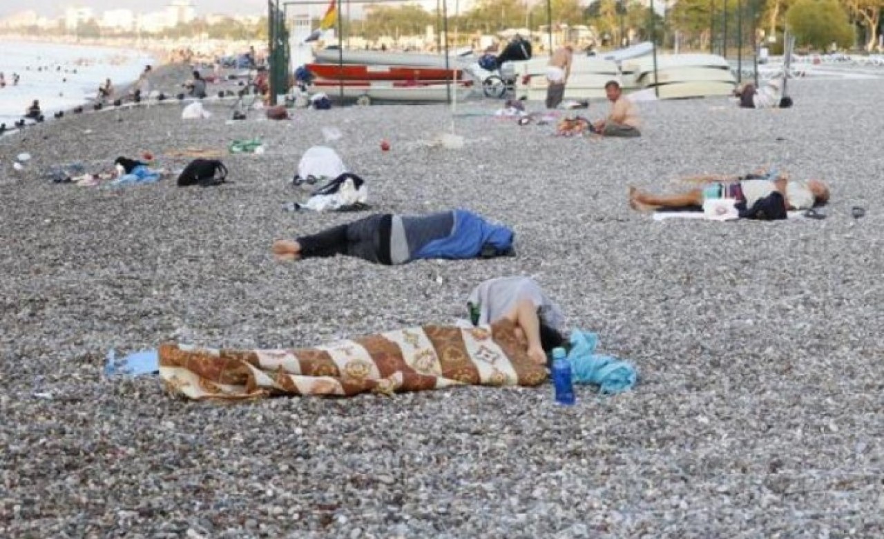 Burası Antalya: Konyaaltı Sahili'nde şaşırtan görüntü