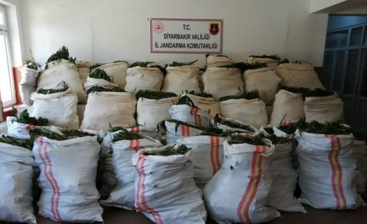 Diyarbakır'da 3 ton esrar ele geçirildi