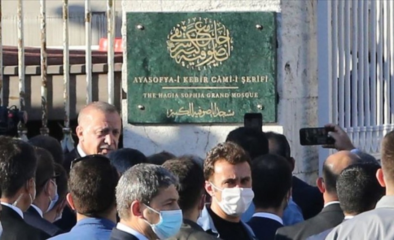 Erdoğan,  Ayasofya'da:  Ve tabelası asıldı