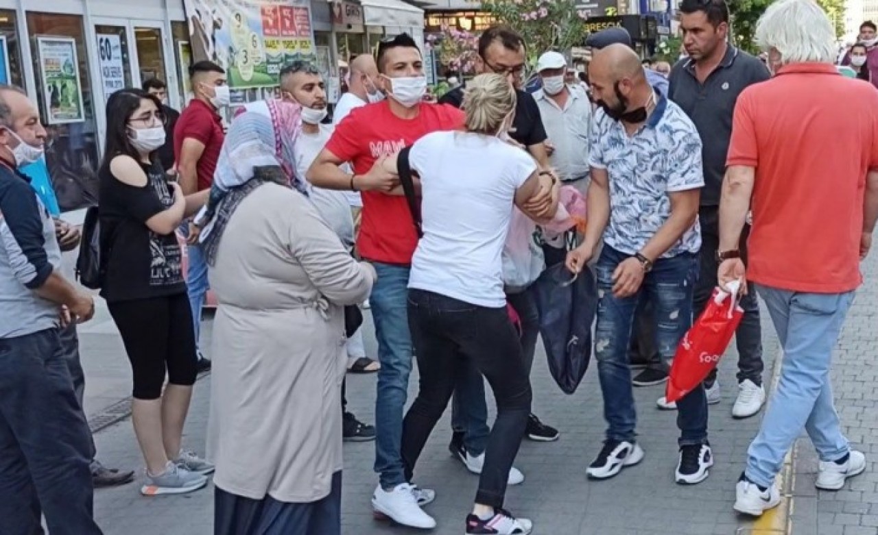 Eskişehir'de eski kocasını yeni eşiyle gören kadın ortalığı birbirine kattı!