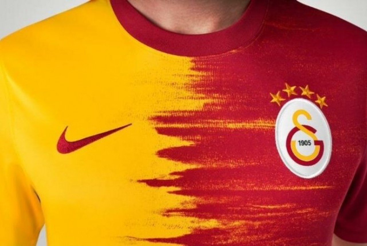 Galatasaray yeni sezon formalarını tanıttı: Fiyatı şaşırttı!