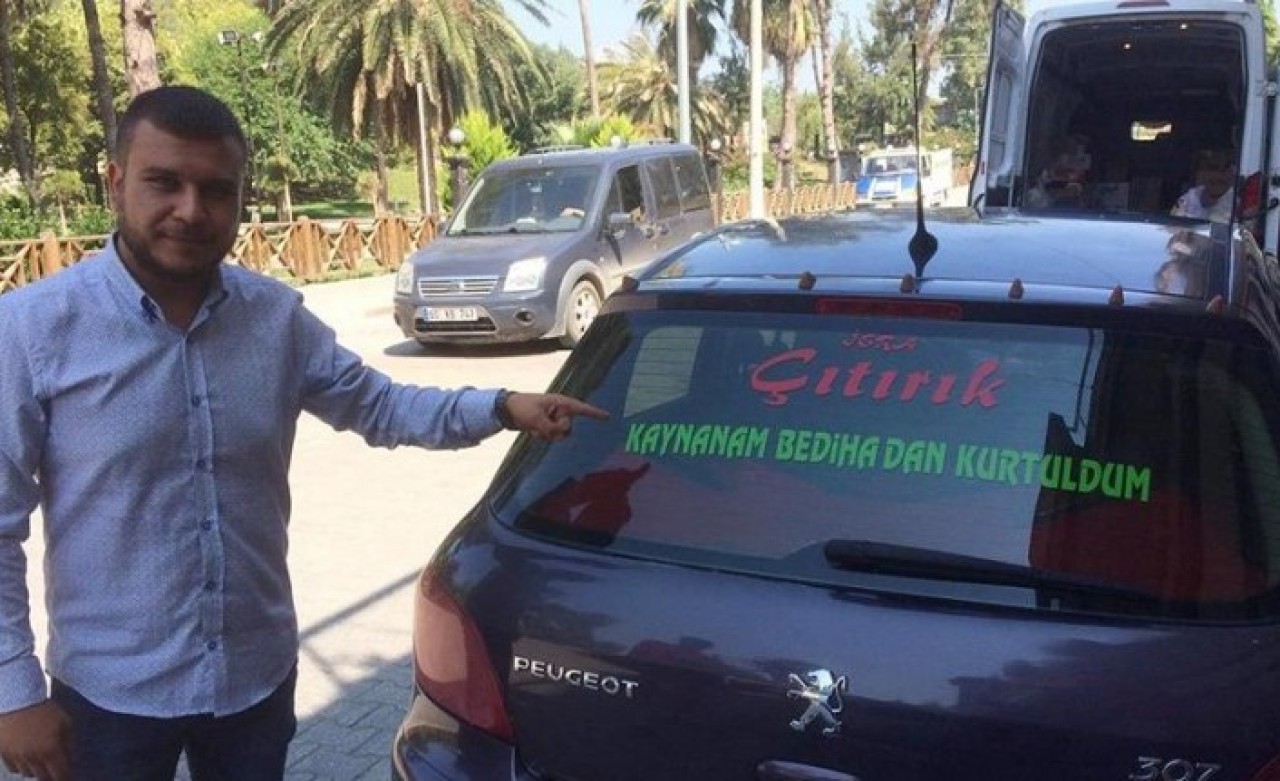 Hüseyin Çıtırık,  boşanınca arabasına 'Kaynanam Bediha'dan kurtuldum' yazdırdı