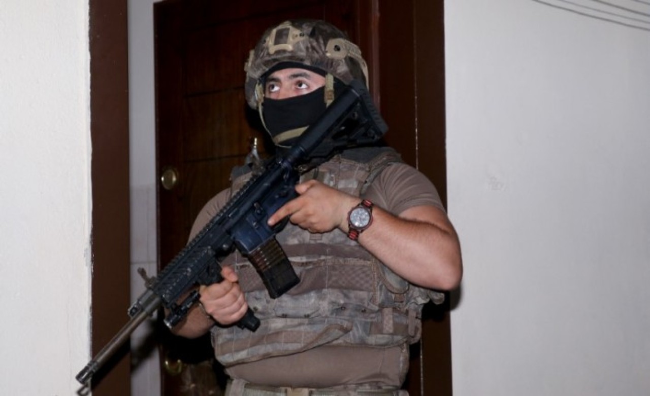 İstanbul'da uyuşturucu satanlara yönelik şafak operasyonu: 75 gözaltı