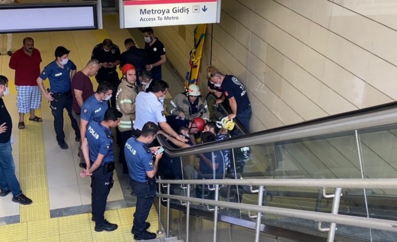 İstanbul Kartal metro istasyonunda korkunç olay: Saçları yürüyen merdivenlere sıkıştı!