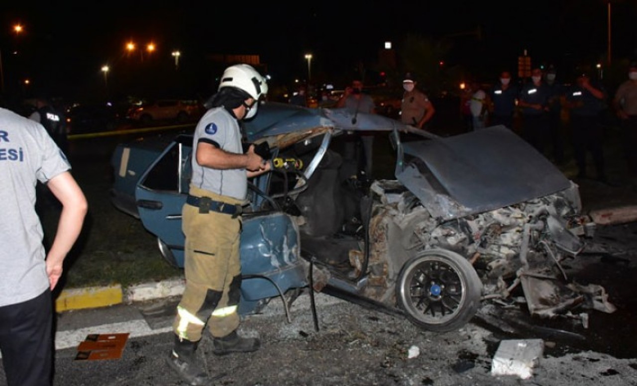 İzmir'de feci kaza: Hamile Ebru Süngü öldü