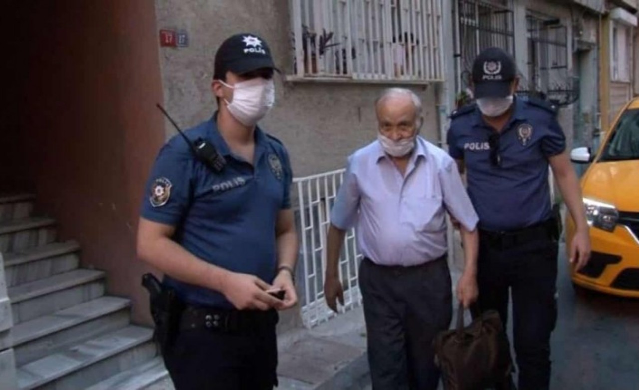 Kardeşinin çürümüş cesediyle günlerce aynı evde yaşadı: Polise verdiği yanıt pes dedirtti!